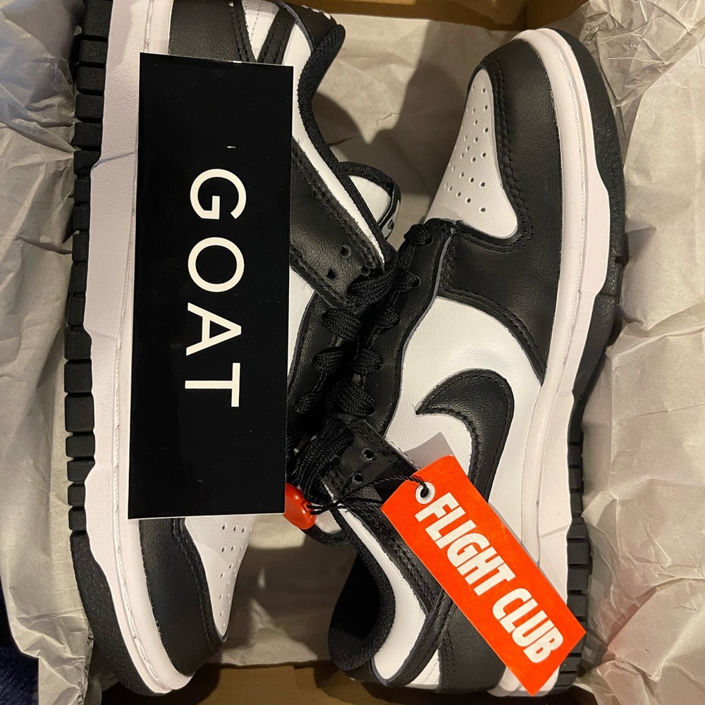 NIKE DUNKS- black n white